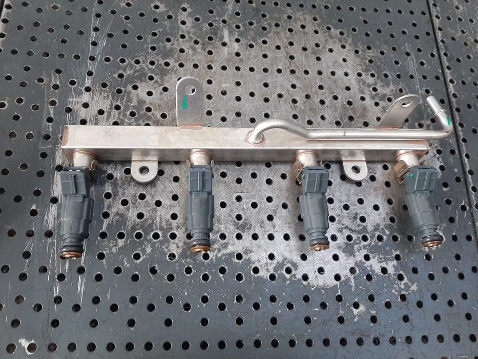 rampa cu injectoare 15s4c 1.5b mg zs suv  f01r00p420  f01r00m176