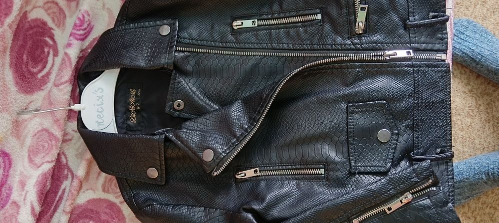 Курточка на девочку !