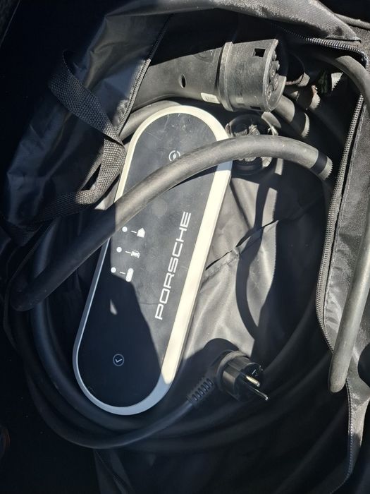 Incarcator casnic EV / Stație de încărcare portabilă Porsche Mobile Charger Plus – 11 kW