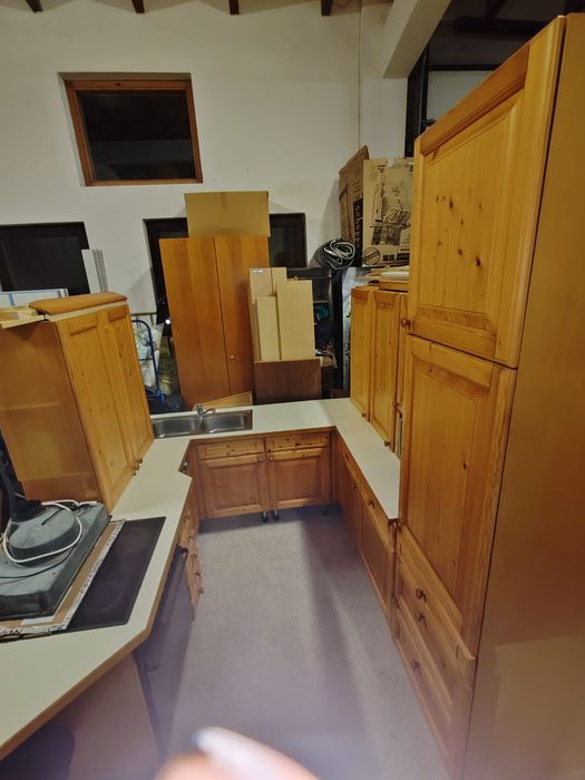 Vând mobila de bucătărie cu toate electrocasnicele incluse