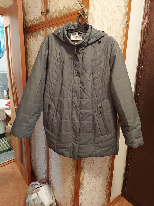 Продам новую куртку на тёплую осень р-р 62