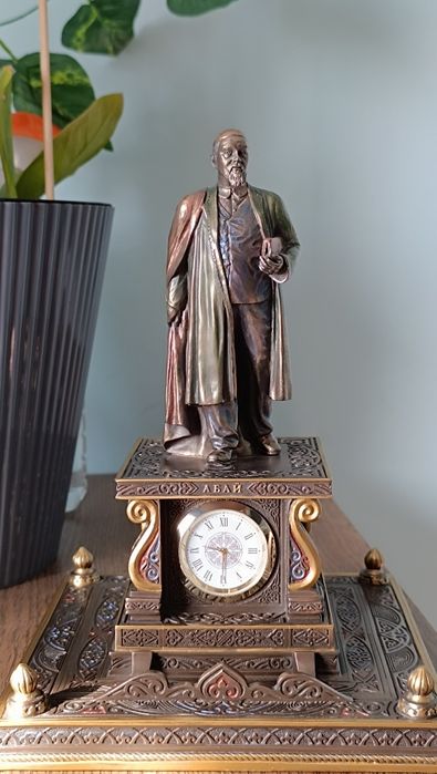 Настольные часы Абай