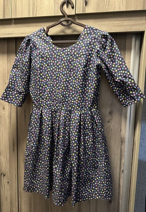 Платье с рукавами три четверти