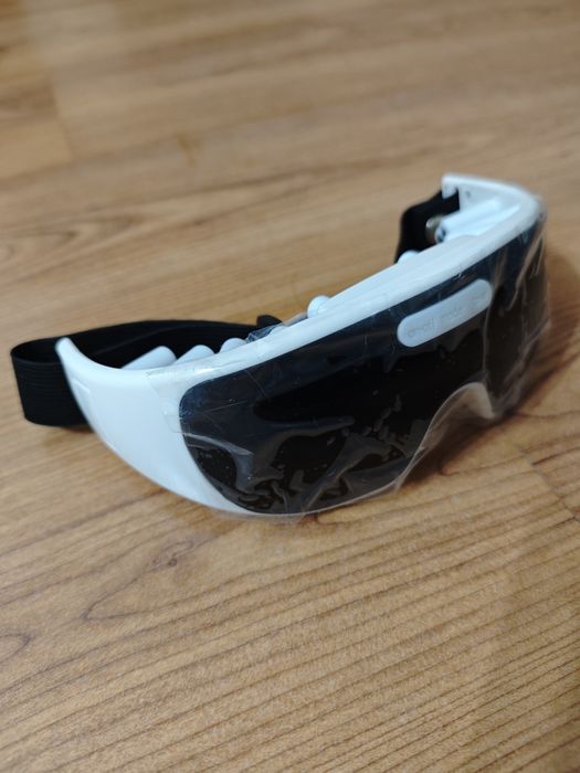 Массажер для глаз.