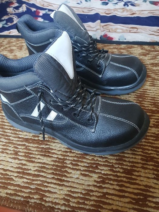 Кожанные ботинки специальные