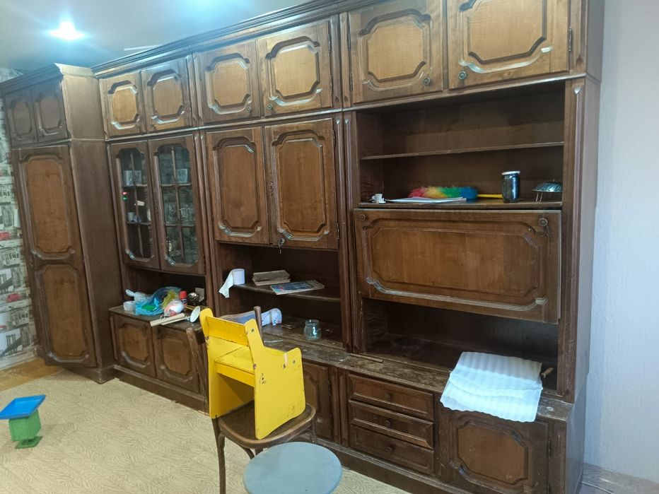 Отдам даром стенку