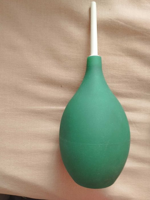 Продаю клизму (спринцовку)