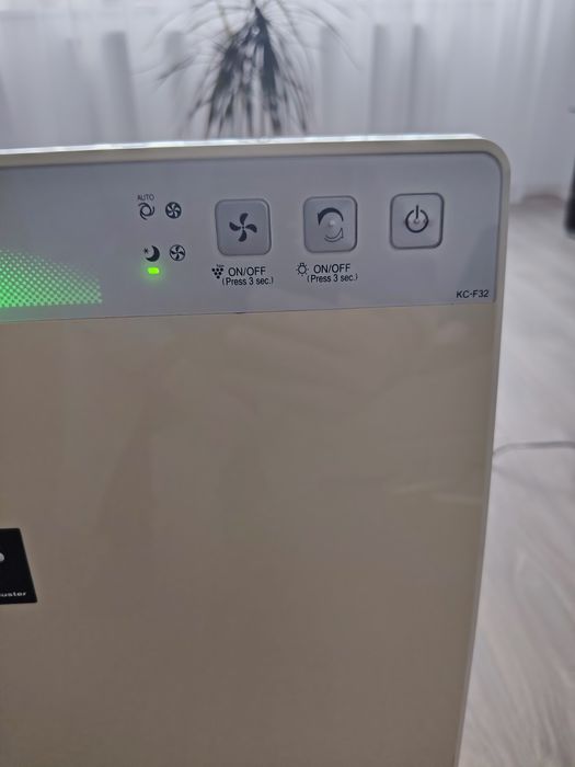 Purificator de aer Sharp,stare perfectă.