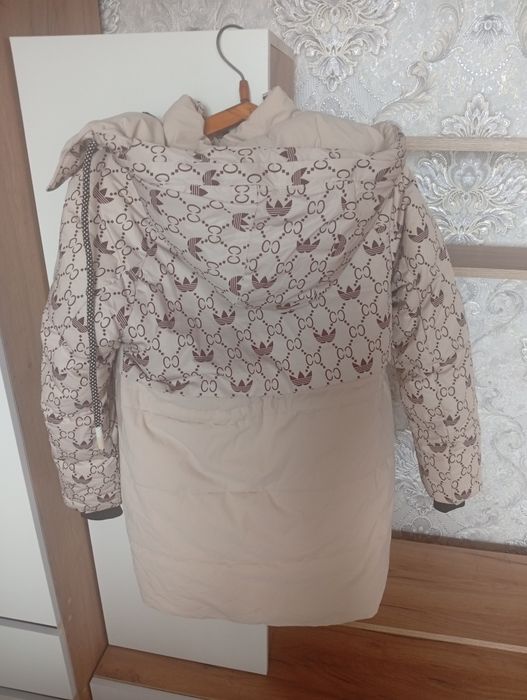 Продам пуховик на девочку практически новый