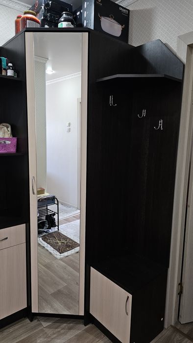 Продам угловой шкаф в прихожую !!!