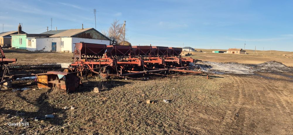 К700 сеялки, плуг.