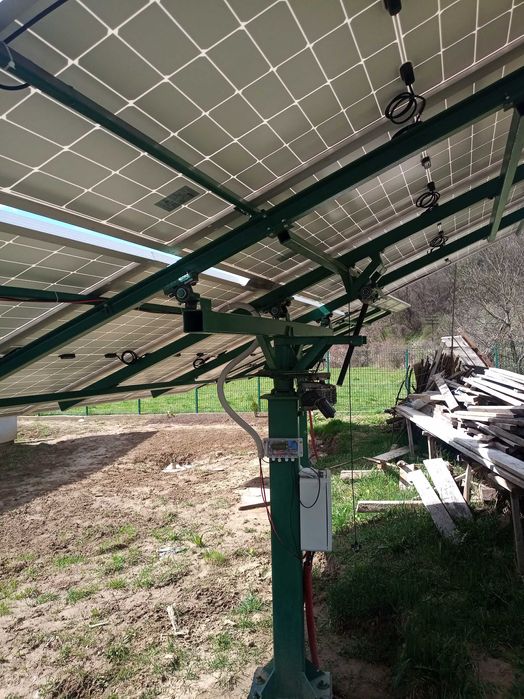 Traker solar pentru panouri fotovoltaice