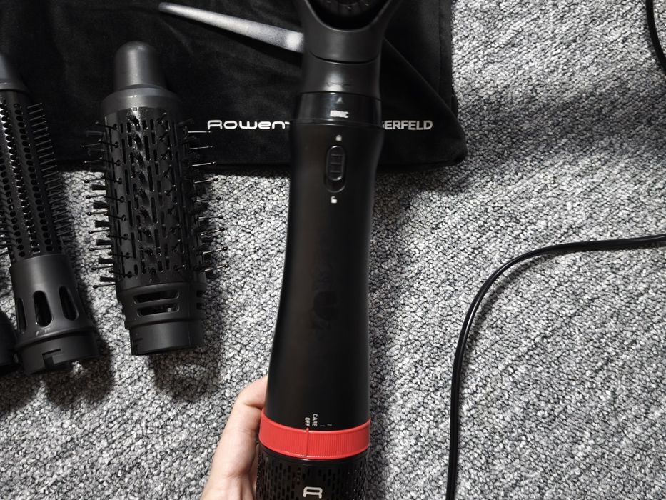 Perie cu aer cald Rowenta x Karl Lagerfeld Express Style CF635LF0