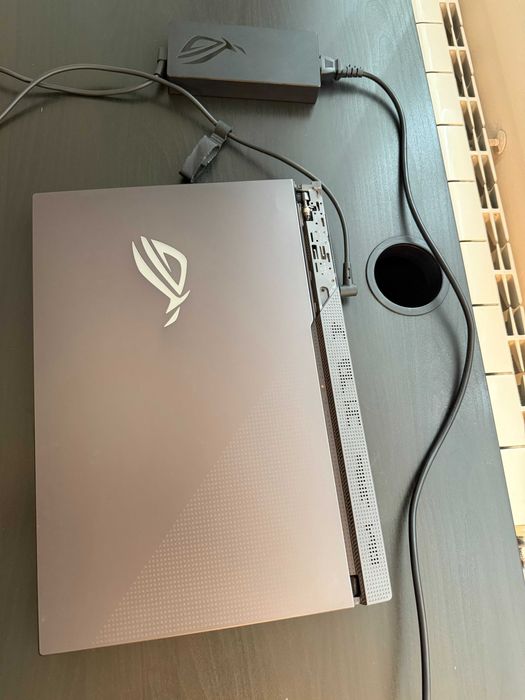 Лаптоп Asus ROG STRIX G17 G713QM, AMD Ryzen 9, NVIDIA GeForce RTX 3060