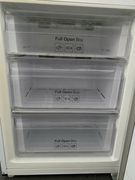 Хладилник с фризер Samsung