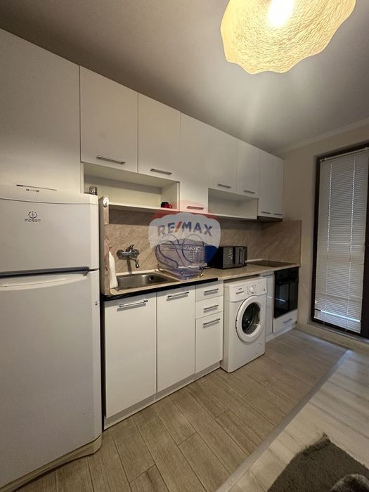 Дава се под наем Тристаен апартамент в Варна, Цветен квартал - 80 кв.м за 508.47 € - Снимка #1