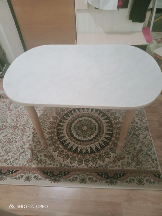 Продам кухонный стол