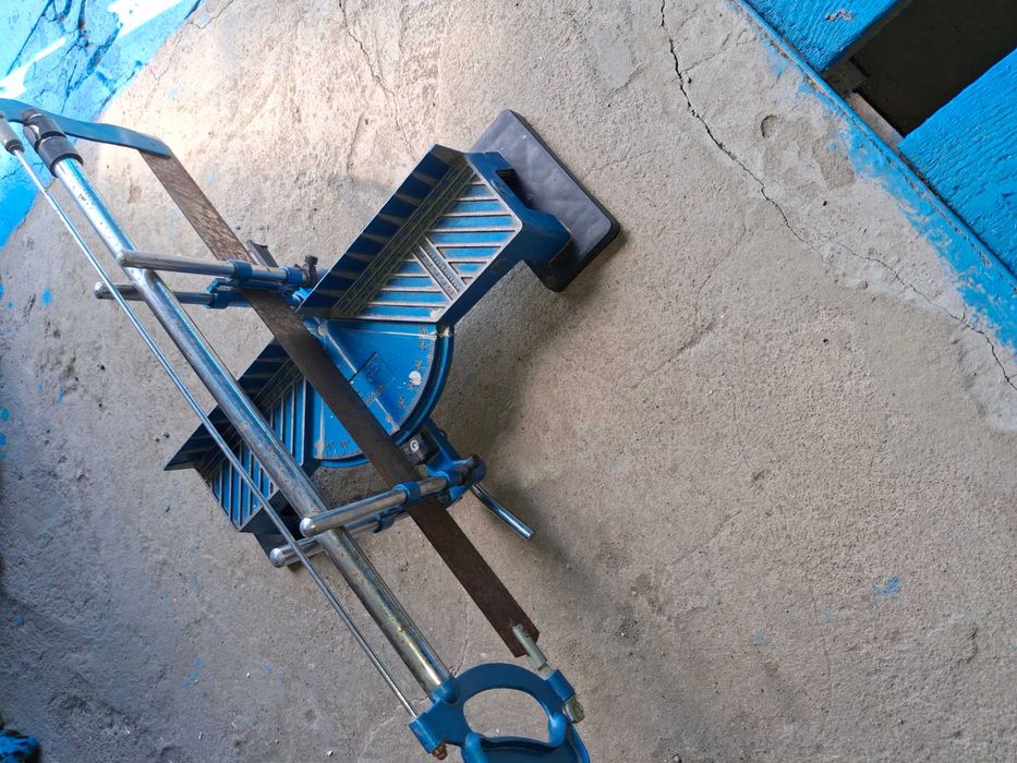 Продам поворотное стусло с ножовкой