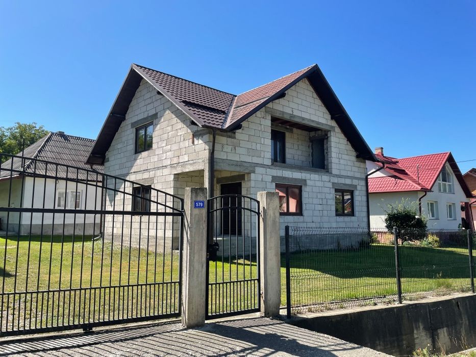 Casa și teren de vânzare