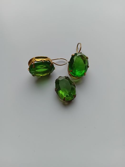 Cercei alama aurită cu pietre verzi