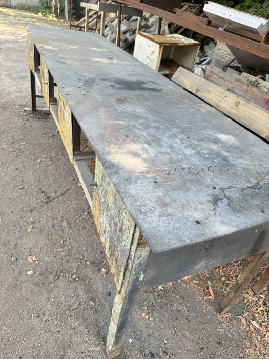 Продам столы железные