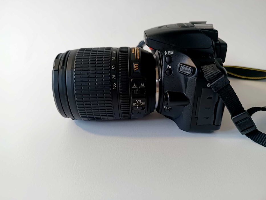 фотоапарат Nikon D5600 + обективи: Nikon 18-105mm VR,  Nikon 35mm