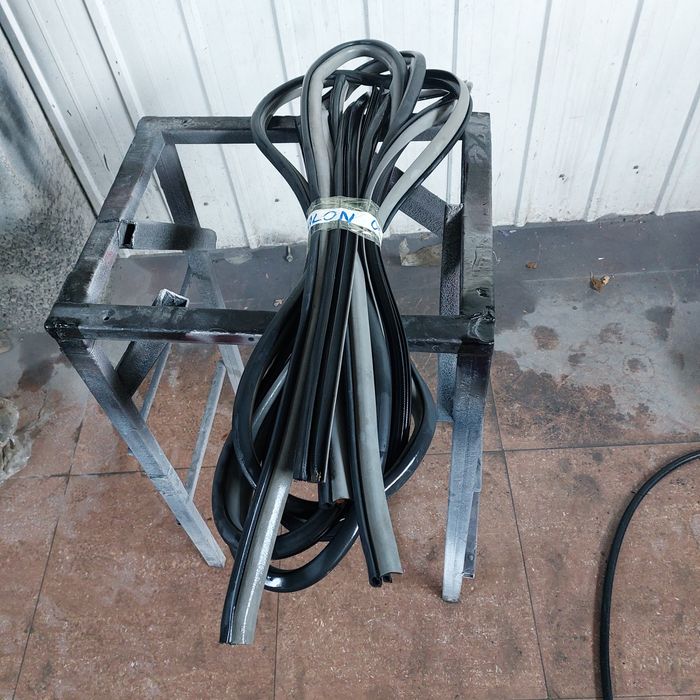 Дверные уплотнители на BMW, Subaru, ford .