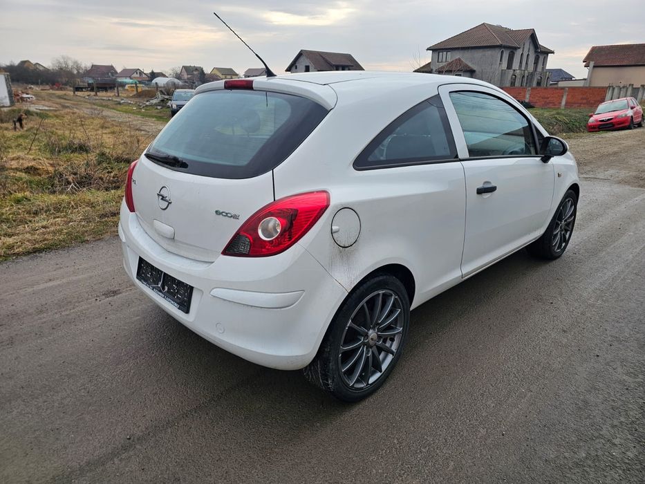 Dezmembrez opel corsa d 2010 e5