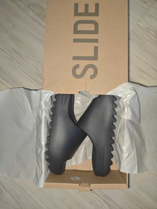 Yeezy slide Onyx (размер 40-41)