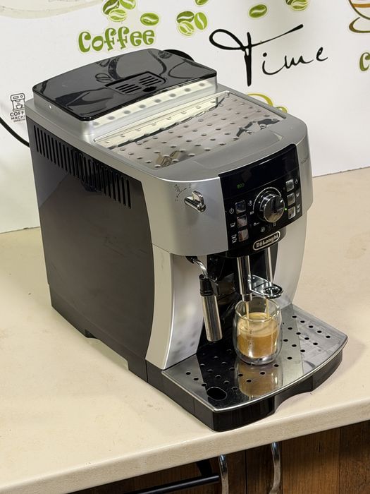 Кафемашина кафе автомат delonghi magnifica S с гаранция