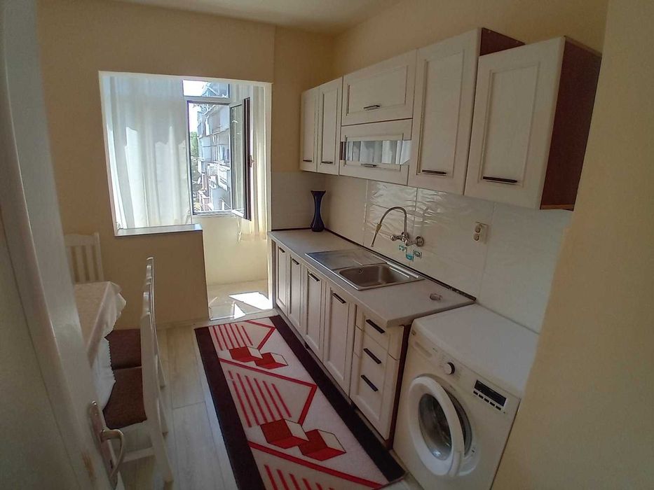 Дава се под наем Тристаен апартамент в Пловдив, Кършияка - 95 кв.м за 350 € - Снимка #2