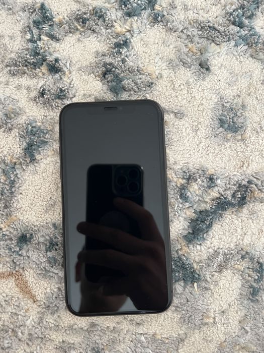 Продам айфон 11