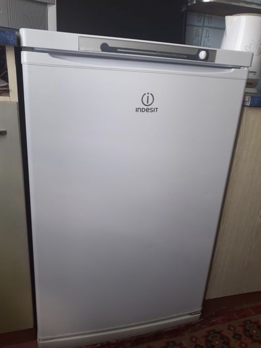Indesit морозильник