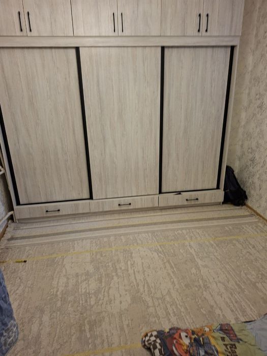 NAVOIY shahrida navoiy kuchasida 2 xona uymiz sotiladi arzon narxda