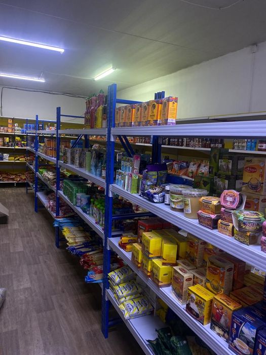 Металлические полки для магазина