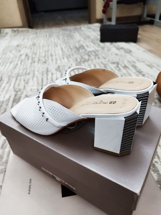 Продам женские босоножки