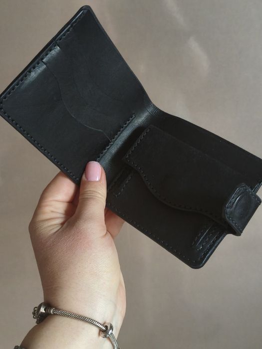 portofel lucrat manual din piele  handmade
