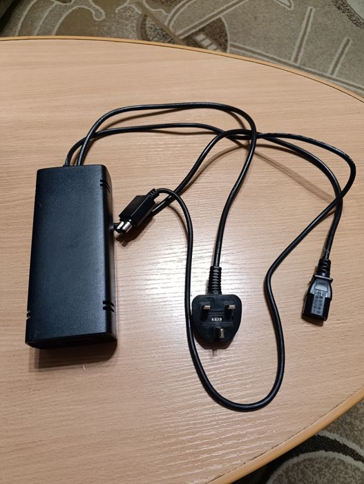 Продам XBox 360 slim+ kinect