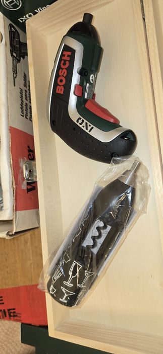 Bosch ixo vino si Weller pistol de lipit