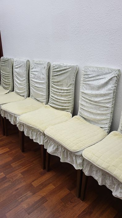 Стулья и ТВ зона