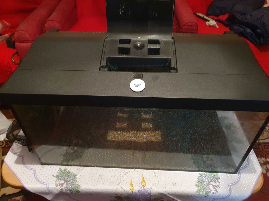 Vând acvariu 60l Aquael