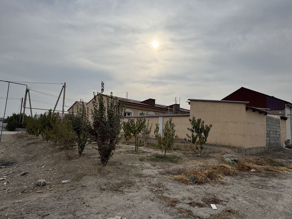 котедж сотилади.