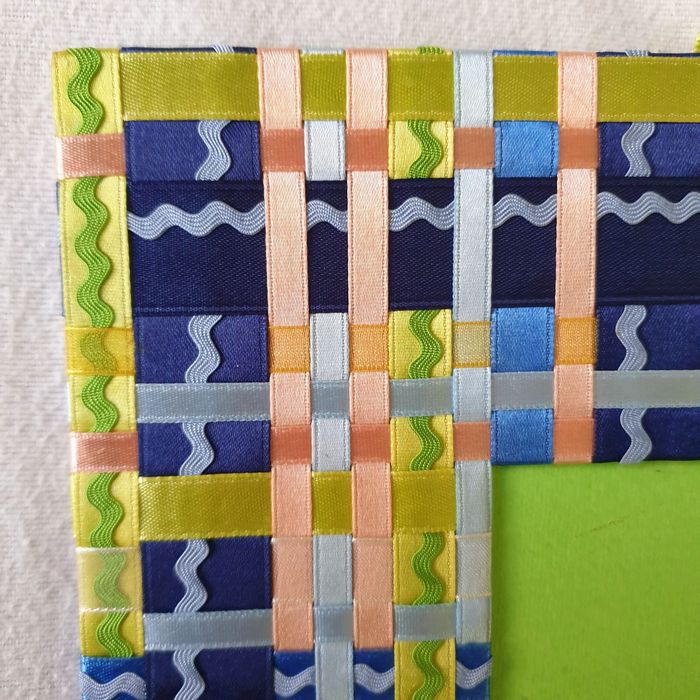 Рамка за снимка от сатенени панделки