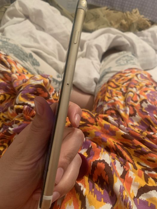 ПРОДАМ АЙФОН 7+ срочно