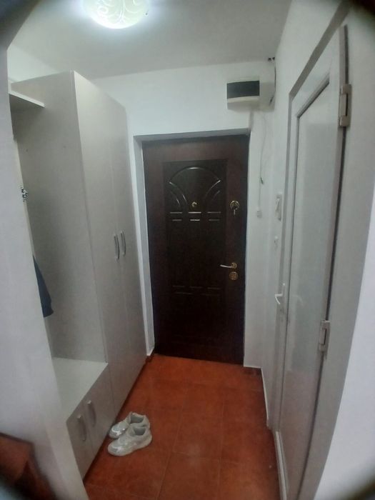 Închiriez garsoniera
