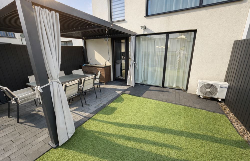 Apartament 3  camere cu etaj ,curte 40mp,parcare subteran cu incarcare