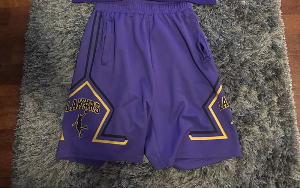 Vand Pantaloni NBA scurti ca Jordan