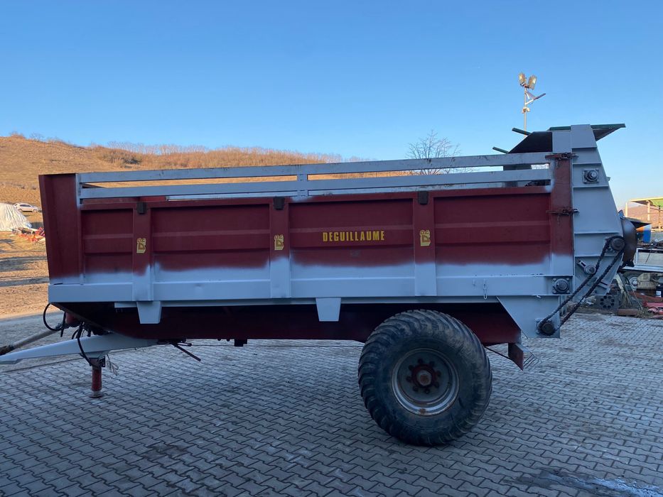 Remorca imprastiat gunoi