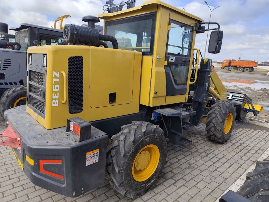 Погрузчик 938 новый без пробег