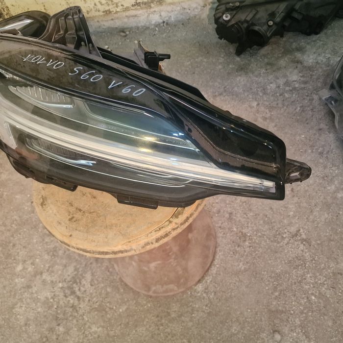 Volvo S60 V60  2021 десен фар